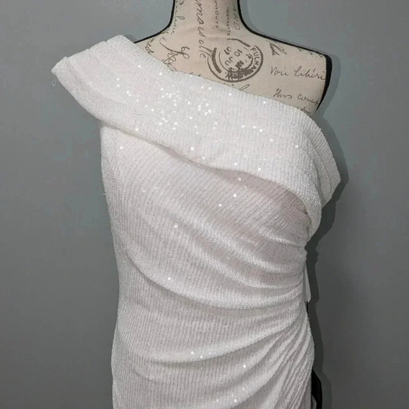 NWT Mac Duggal One-Shoulder Ruched Sequined White Gown Size 14 - Picture 4 of 7